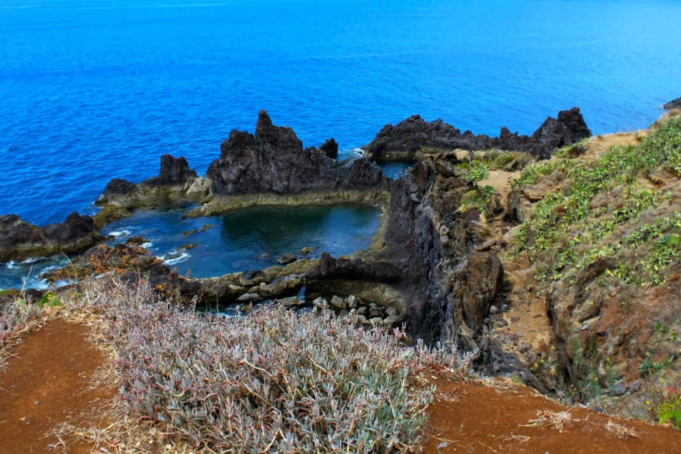 Funchal: 26-Year-Old Man Suffers Serious Injuries In 40-Meter Fall From Cliff